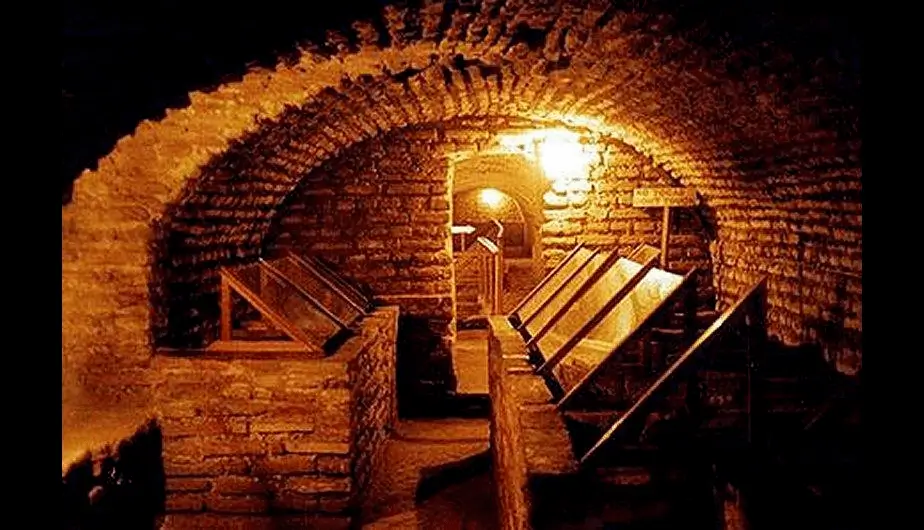 从利马机场出发的地下墓穴之旅